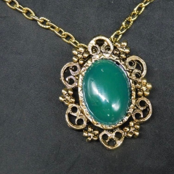 Vintage Jewelry - VINTAGE GENUINE STONE PENDANT ON 24”CHAIN NECKLACE